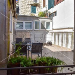 Kuća u nizu u staroj jezgri, Kaštel Lukšić, 90 m2