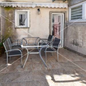 Kuća u nizu u staroj jezgri, Kaštel Lukšić, 90 m2
