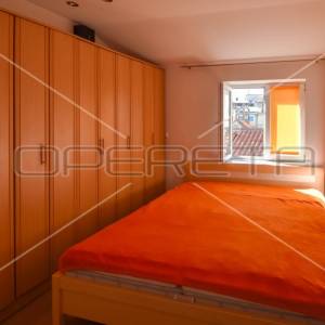 Kuća u nizu u staroj jezgri, Kaštel Lukšić, 90 m2