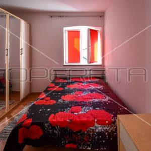 Kuća u nizu u staroj jezgri, Kaštel Lukšić, 90 m2
