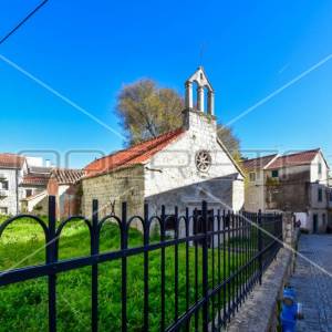 Kuća u nizu u staroj jezgri, Kaštel Lukšić, 90 m2