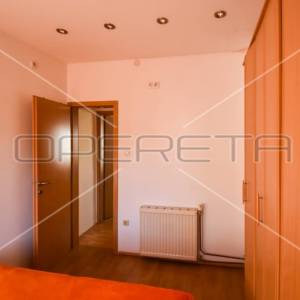 Kuća u nizu u staroj jezgri, Kaštel Lukšić, 90 m2