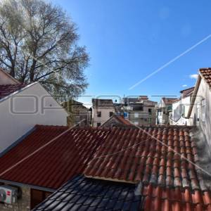 Kuća u nizu u staroj jezgri, Kaštel Lukšić, 90 m2