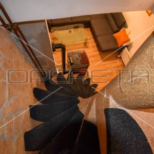Kuća u nizu u staroj jezgri, Kaštel Lukšić, 90 m2