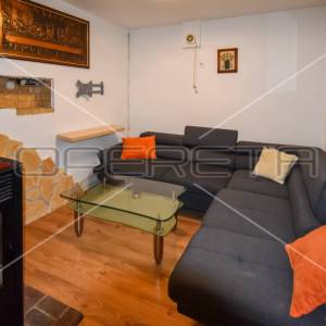 Kuća u nizu u staroj jezgri, Kaštel Lukšić, 90 m2