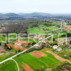 Kuća za adaptaciju s velikim potencijalom u idiličnom okruženju