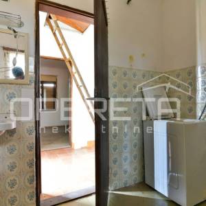 Kuća za adaptaciju s velikim potencijalom u idiličnom okruženju