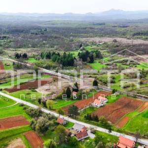 Kuća za adaptaciju s velikim potencijalom u idiličnom okruženju