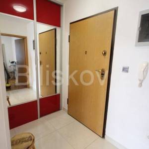 Kučine prodaja trosoban stan 108 m2, parking 16 m2, 2. kat