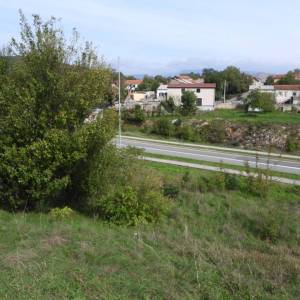 KUKULJANOVO, ČAVLE- starina 200m2 + građevinsko zemljište 2350m2 u industrijskoj zoni (namjena: trgovačka, zanatska, industrijs...