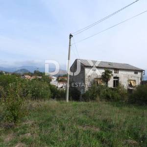 KUKULJANOVO, ČAVLE- starina 200m2 + građevinsko zemljište 2350m2 u industrijskoj zoni (namjena: trgovačka, zanatska, industrijs...