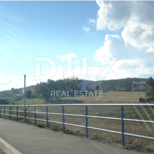KUKULJANOVO, ČAVLE- starina 200m2 + građevinsko zemljište 11500m2 u industrijskoj zoni (namjena: trgovačka, zanatska, industrij...