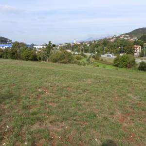 KUKULJANOVO, ČAVLE- starina 200m2 + građevinsko zemljište 11500m2 u industrijskoj zoni (namjena: trgovačka, zanatska, industrij...