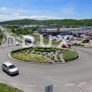KUKULJANOVO INDUSTRIJSKA ZONA - građevinsko zemljište 5670m2 uz glavnu cestu za poslovni prostor / halu