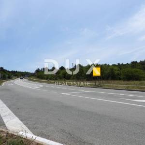 KUKULJANOVO INDUSTRIJSKA ZONA - građevinski teren 4570m2 za halu / poslovnu zgradu