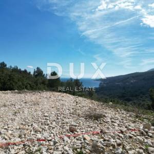LABIN, SVETA MARINA- građevinsko zemljišto 435m2 sa starom kućom, s pogledom na more i idejnim projektom