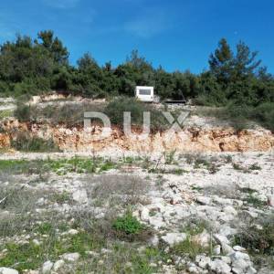 LABIN, SVETA MARINA- građevinsko zemljišto 435m2 sa starom kućom, s pogledom na more i idejnim projektom