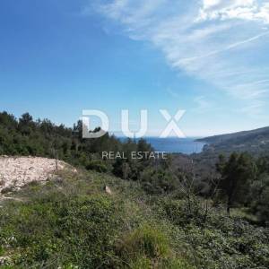 LABIN, SVETA MARINA- građevinsko zemljišto 435m2 sa starom kućom, s pogledom na more i idejnim projektom