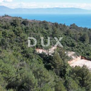 LABIN, SVETA MARINA- građevinsko zemljišto 435m2 sa starom kućom, s pogledom na more i idejnim projektom