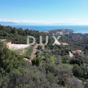 LABIN, SVETA MARINA- građevinsko zemljište 500m2 s pogledom na more i idejnim projektom