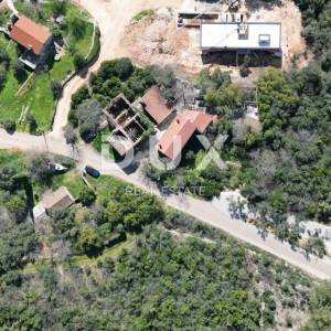 LABIN, SVETA MARINA- stara kuća s građevinskim zemljištem 935m2, pogledom na more i 2 idejna projekta