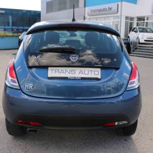 Lancia Y 1.0 Hybrid