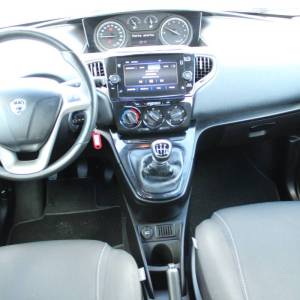 Lancia Y 1.0 Hybrid