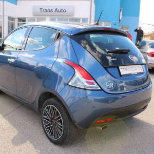 Lancia Y 1.0 Hybrid