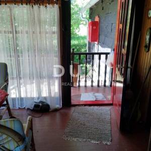 LIJEVO SREDIČKO – Vikendica 55 m² uz Kupu s velikim zemljištem!