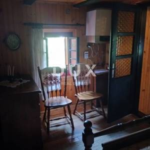 LIJEVO SREDIČKO – Vikendica 55 m² uz Kupu s velikim zemljištem!