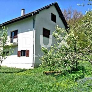 LIKA, GOSPIĆ - Samostojeća kuća neograničenog potencijala uz Park Prirode Velebit i 20min od mora!