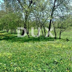 LIKA, GOSPIĆ- Samostojeća kuća s prostranim zemljištem od 7000m2 uz Park Prirode Velebit i 20min od mora!