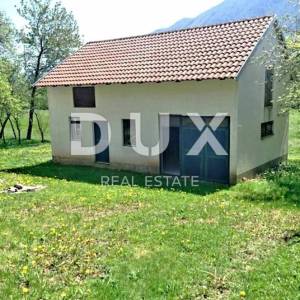 LIKA, GOSPIĆ – Zemljište s voćnjakom, livadom i garažom kao prilikom za apartman u blizini Parka prirode Velebit i 20 min od mora!