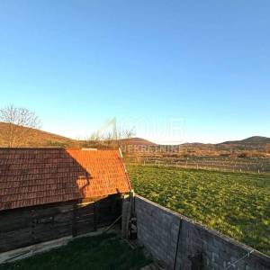 Lika, Josipdol, samostojeća kuća na velikoj parceli