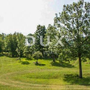 LIKA, VRHOVINE - Atraktivno zemljište površine 12.850 m2 u T1 i T2 zoni!