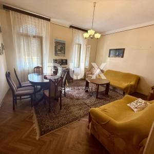LOVRAN, CENTAR - Trosobni stan u vili!