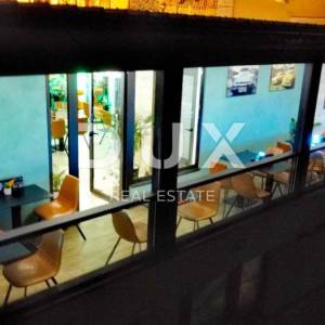 LOVRAN, CENTAR - Ugostiteljski objekt sa uhodanim poslom i apartmanom