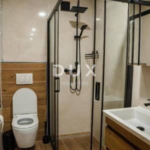 LOVRAN, CENTAR - Ugostiteljski objekt sa uhodanim poslom i apartmanom
