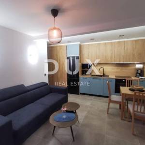 LOVRAN, CENTAR - Ugostiteljski objekt sa uhodanim poslom i apartmanom