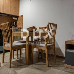 LOVRAN, CENTAR - Ugostiteljski objekt sa uhodanim poslom i apartmanom