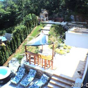 LOVRAN - dvoetažni stan u prekrasnoj dvojnoj kući s bazenom i panoramskim pogledom na more
