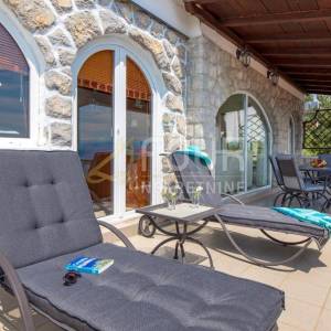 Lovran, elegantni stan od 110.51m2, terasa, panoramski pogled