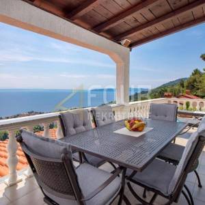 Lovran, elegantni stan od 110.51m2, terasa, panoramski pogled