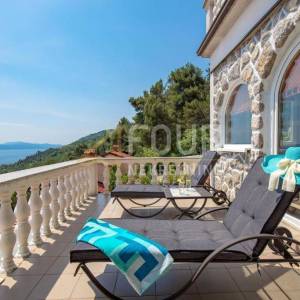 Lovran, elegantni stan od 110.51m2, terasa, panoramski pogled