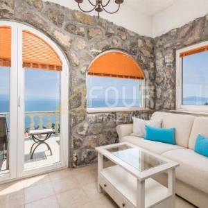 Lovran, elegantni stan od 110.51m2, terasa, panoramski pogled