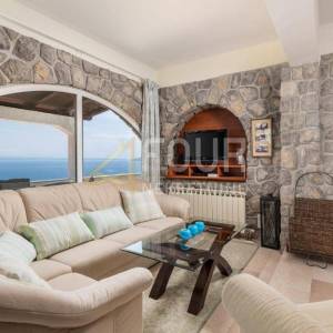 Lovran, elegantni stan od 110.51m2, terasa, panoramski pogled