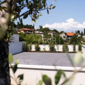 Lovran, nova luksuzna vila s bazenom i prekrasnim pogledom na Kvarner