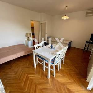 LOVRAN - Predivan studio apartman sa velikom terasom i pogledom na more!