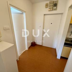 LOVRAN - Predivan studio apartman sa velikom terasom i pogledom na more!