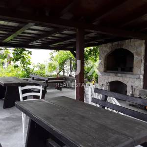 LOVRAN - turistički objekt s 8 apartmana i 1300m2 okućnice